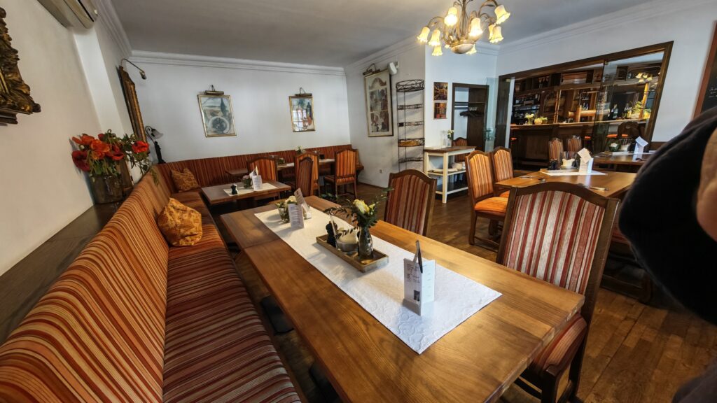 Zweiter Gastraum im Restaurant Haus Kerzan